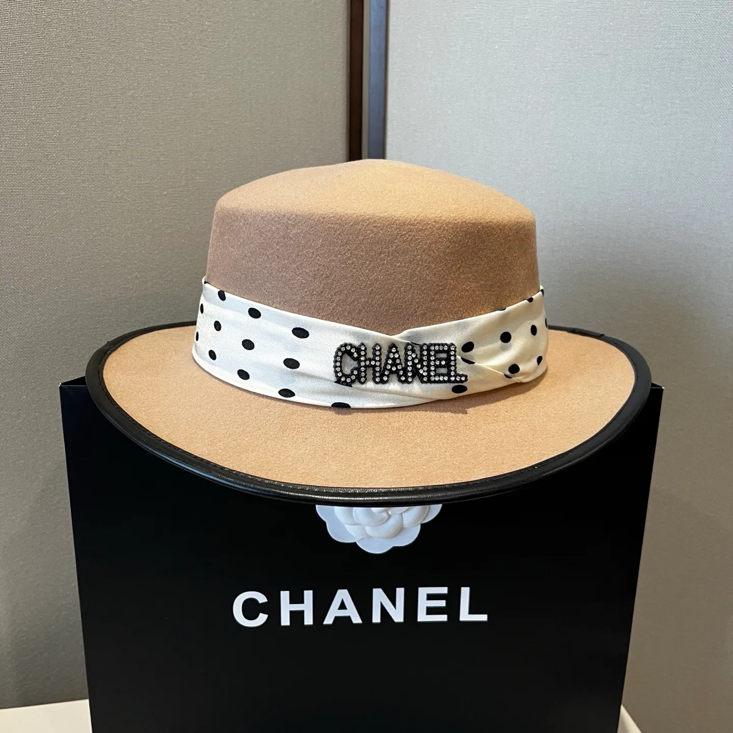 💰190¥ Chanel new wool top hat, flat top hat, 100% wool fabric 🦙%, head circumference 57cm