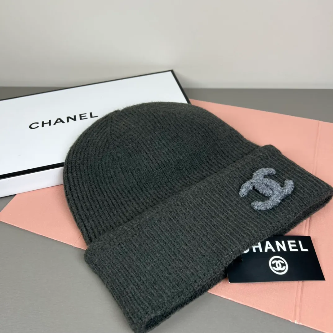 p66💰CHANEL CHANEL, the popular knitted hat from the official website! Xiaohongshu’s new product is released, it’s so 🉑️, high-elastic fabric, classic colors, same style for men and women.