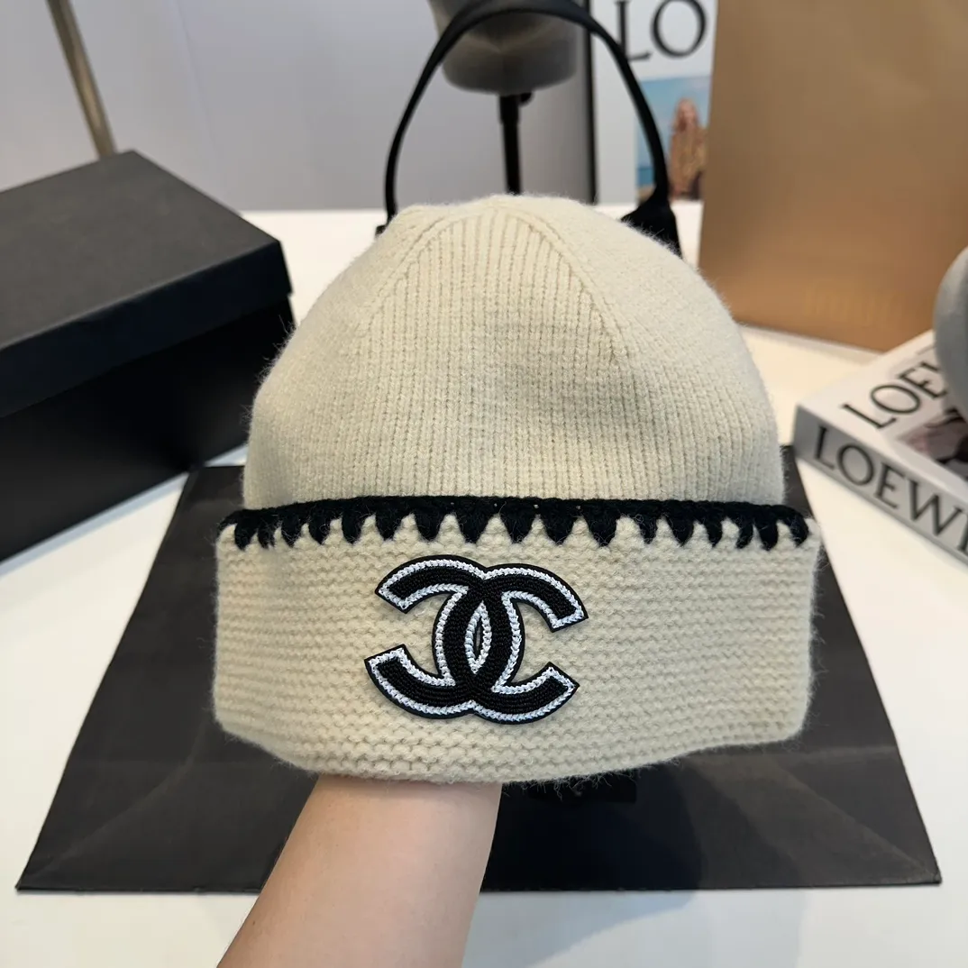 P60 CHANEL new rabbit fur knitted hat, Xiaohongshu, the main recommendation of major Internet celebrities! Thicker and warmer, fashionable and popular🌸First-class texture, the best brand for keeping warm in autumn and winter, order now, limited quantity available