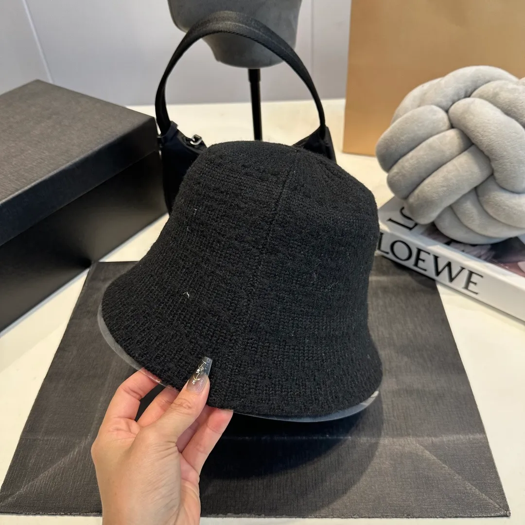 P60 CHANEL Chanel 2025 new style fisherman hat with small fragrance, 🔆Versatile everyday style ~ a must-have for going out on the street