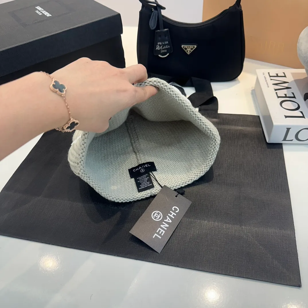 P70 official website quality Chanel 23K autumn and winter wool hat recommended by Internet celebrity fashion bloggers, a popular style in Xiaohongshu, a knitted hat with a super soft and comfortable feel, and excellent elasticity