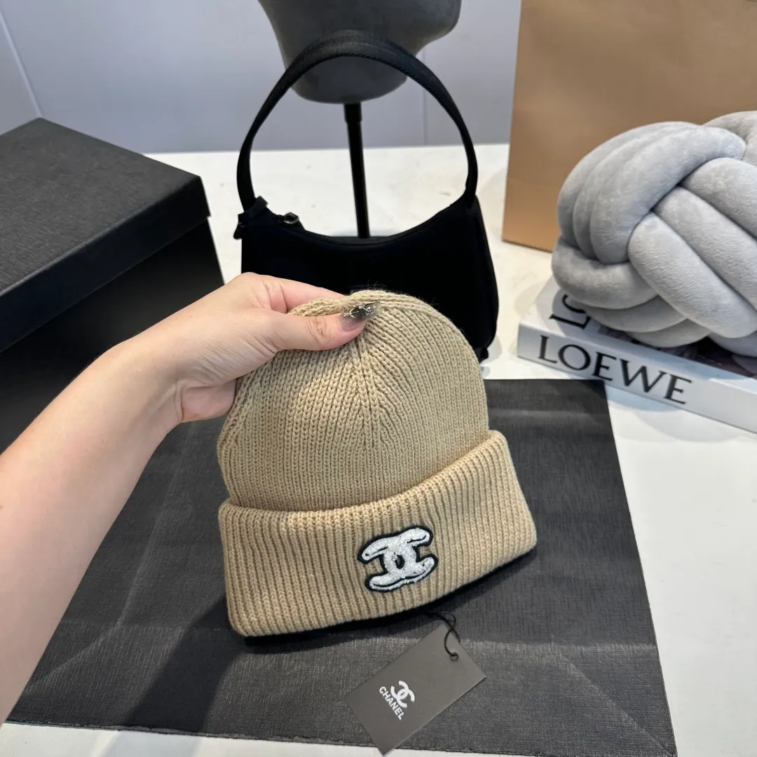 P60 Chanel knitted beanie