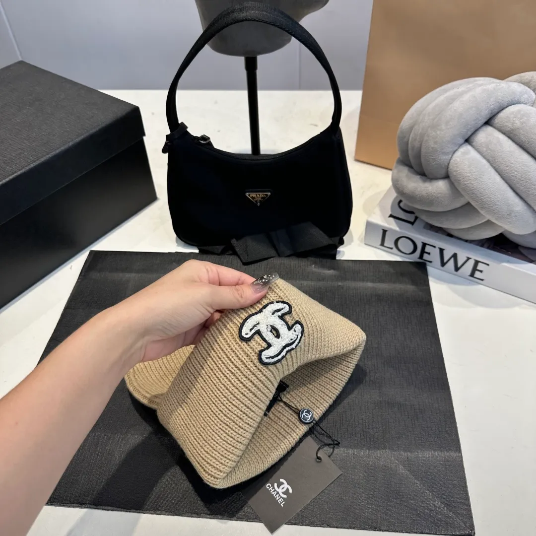 P60 Chanel knitted beanie