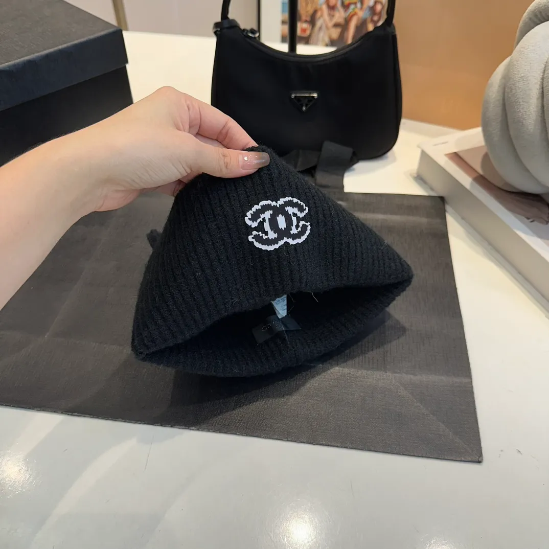 P50 Chanel knitted beanie