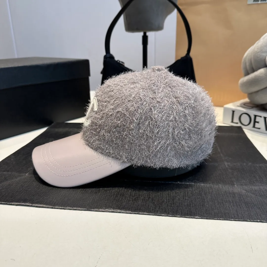 P60 Chanel's new autumn and winter classic casual and trendy style simple baseball cap🧢Japanese and Korean style, looks great with any combination! A must-have when traveling