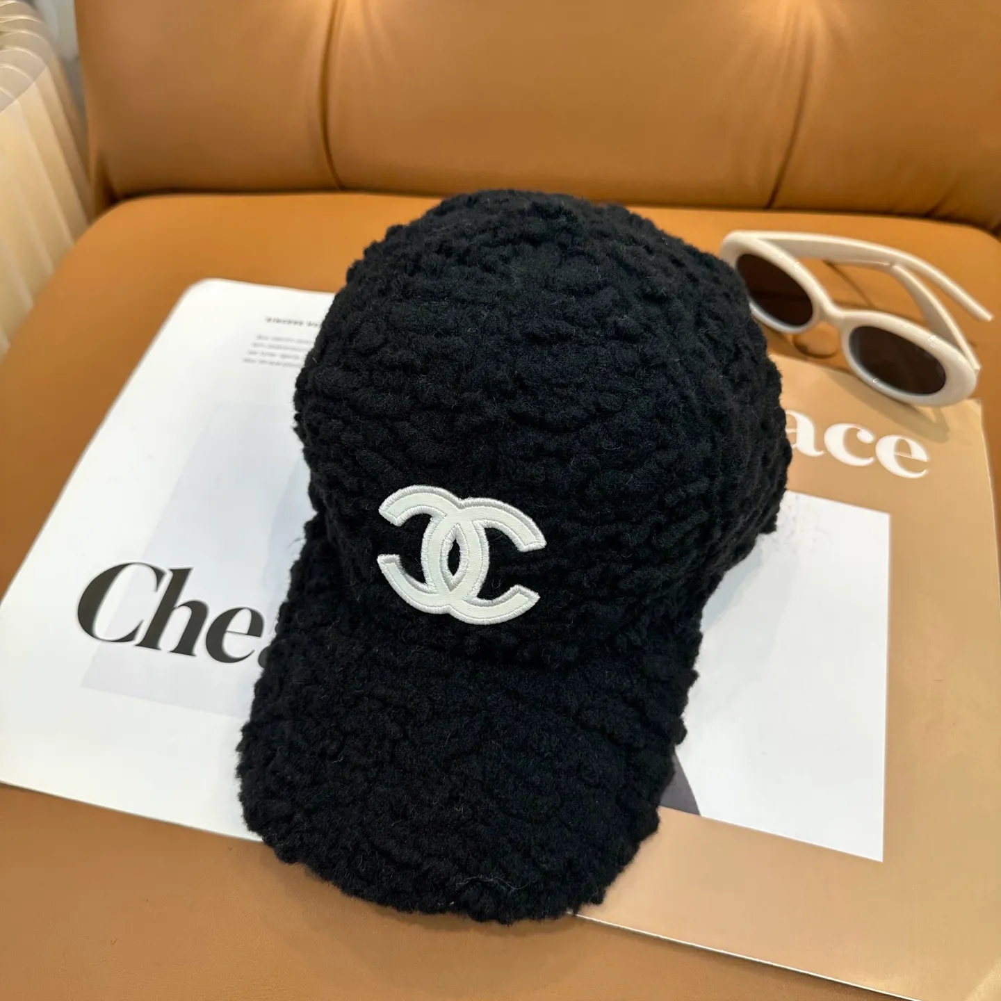 P60 Chanel Chanel new autumn and winter lamb wool baseball cap Chanel's simplest style, small face-shape hat