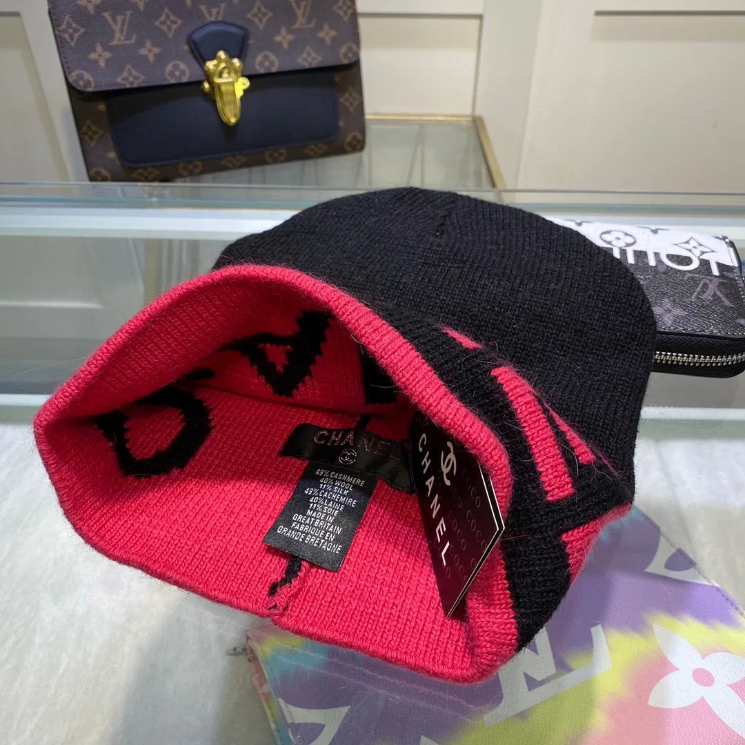P44 comes with dust bag. CHANEL🎩cashmere wool quality knitted hat, fashionable, good quality, high-end, super soft! Super hot💖The texture is great and it’s great to match when out on the street! Fashion trends! A must-have item for autumn and winter, get it now!
