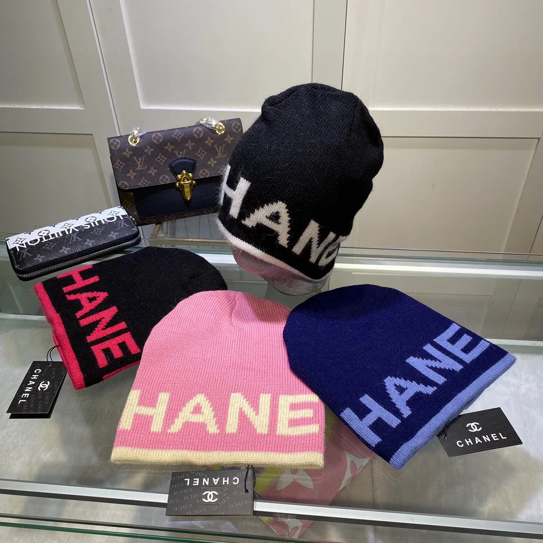 P44 comes with dust bag. CHANEL🎩cashmere wool quality knitted hat, fashionable, good quality, high-end, super soft! Super hot💖The texture is great and it’s great to match when out on the street! Fashion trends! A must-have item for autumn and winter, get it now!