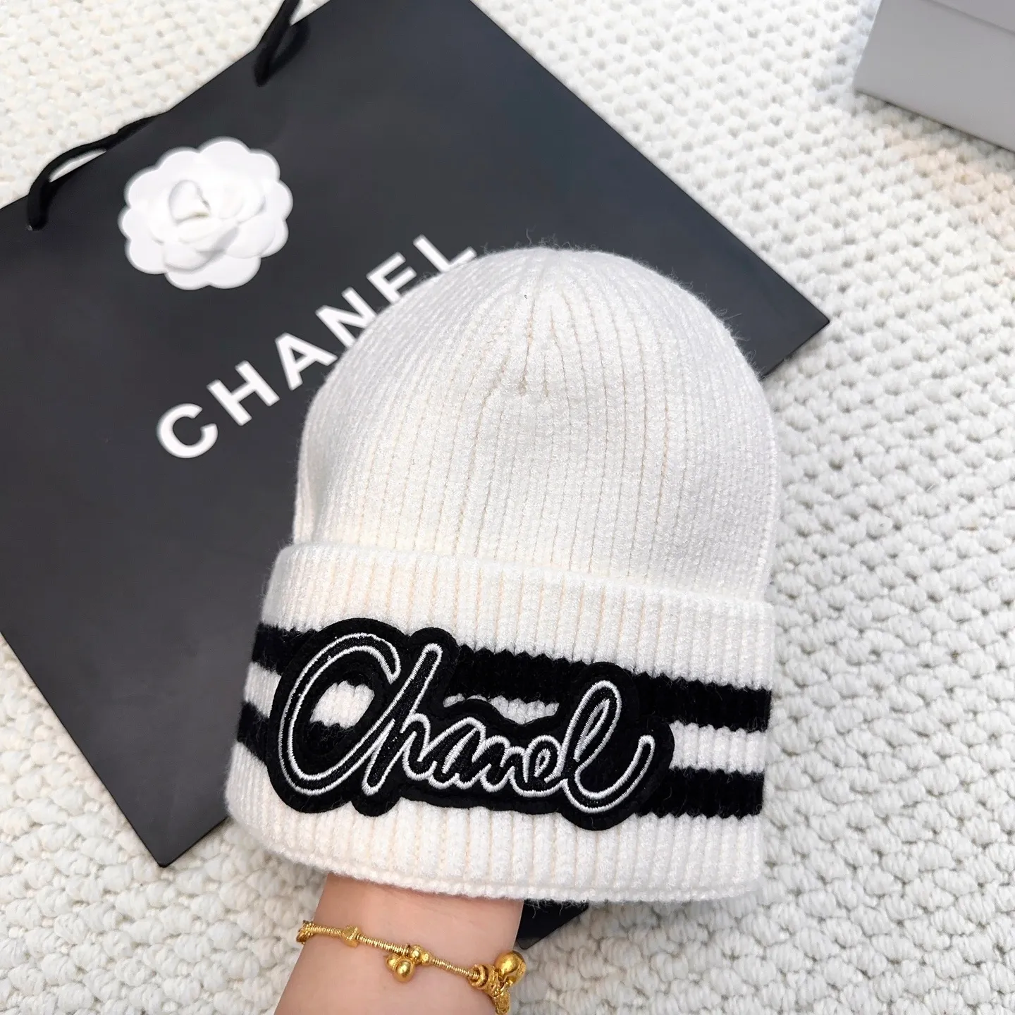 P70 Chanel official website quality Chanel autumn and winter woolen hat recommended by Internet celebrity fashion bloggers, Xiaohongshu's popular style, super soft and comfortable knitted hat with excellent elasticity!
