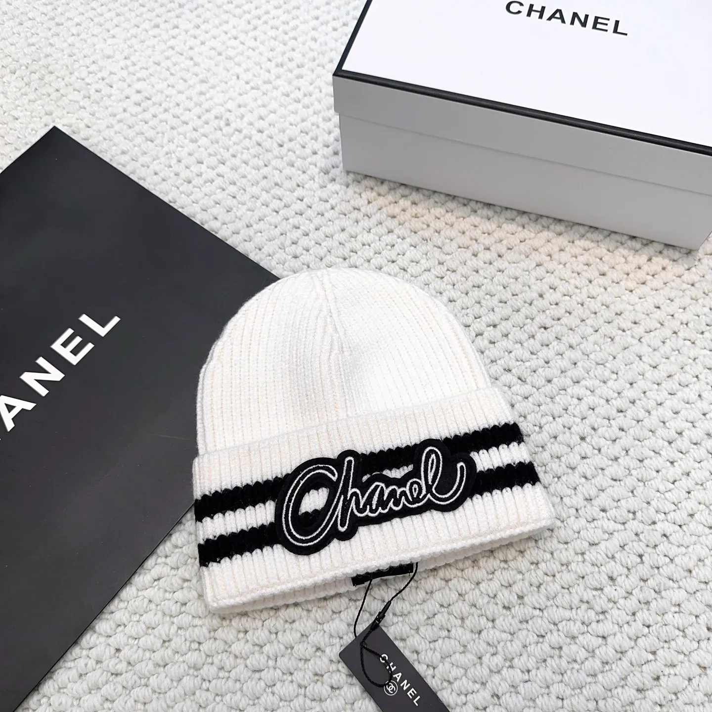 P70 Chanel official website quality Chanel autumn and winter woolen hat recommended by Internet celebrity fashion bloggers, Xiaohongshu's popular style, super soft and comfortable knitted hat with excellent elasticity!
