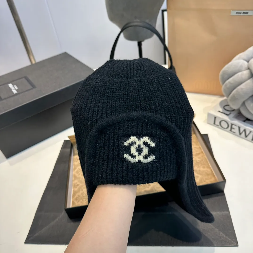 P60 Chane*🆕Chanel 24N new ski series wool hat, the popular Lei Feng hat all over the Internet, black and white, 4 colors, versatile and cool, can be worn by men and women as a couple, warm and good-looking, a must-have