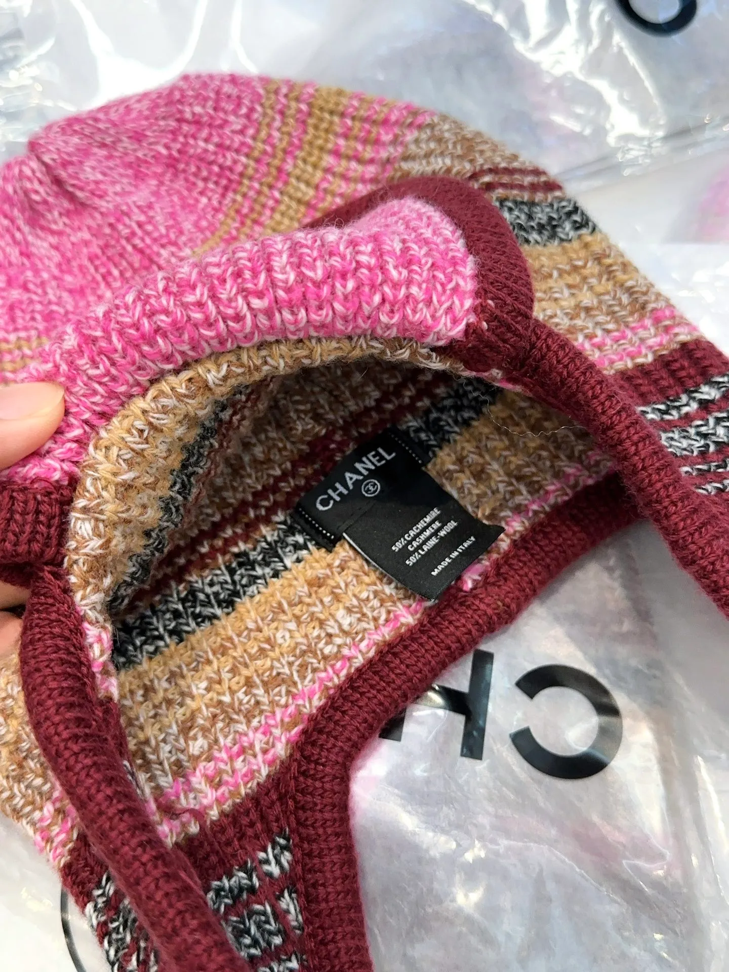 Chane*🆕Chanel 24N new ski series wool hat, the Lei Feng hat that is popular all over the Internet, who can wear it better? 4️⃣Personal colors, black and white, versatile and cool, blue and pink, cute, men and women can wear couple style, wool and cashmere material, warm and good-looking, a must-have👍👍👍