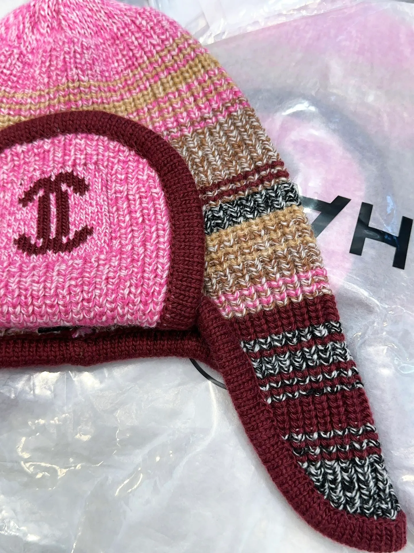 Chane*🆕Chanel 24N new ski series wool hat, the Lei Feng hat that is popular all over the Internet, who can wear it better? 4️⃣Personal colors, black and white, versatile and cool, blue and pink, cute, men and women can wear couple style, wool and cashmere material, warm and good-looking, a must-have👍👍👍