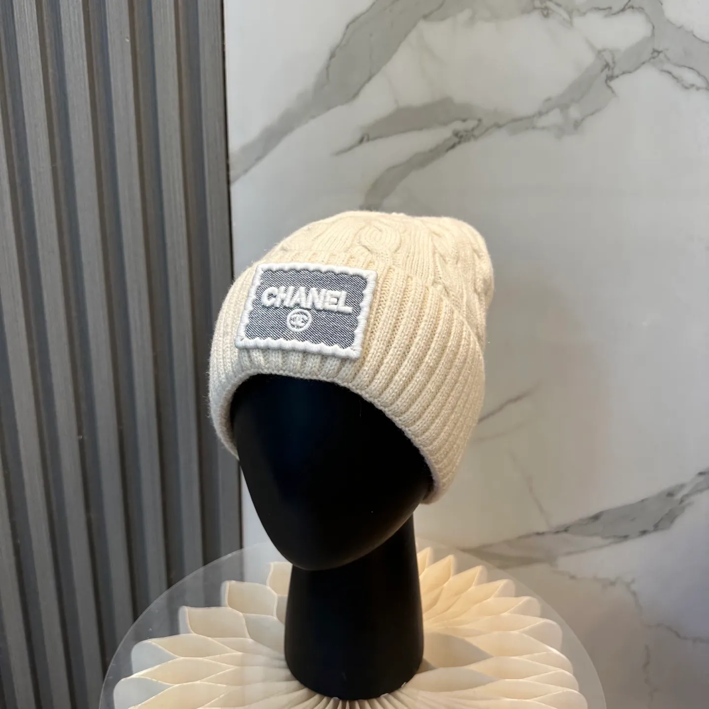 P56 CHANEL small and popular knitted hat! Xiaohongshu’s new product is released, it’s so 🉑️, high-elastic fabric, classic colors, same style for men and women.