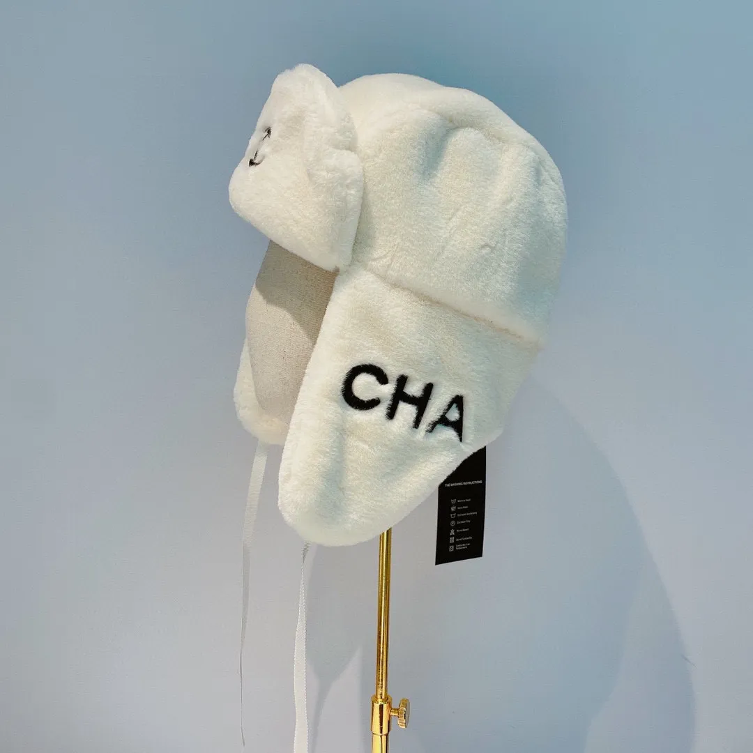 Running volume 110¥ Chanel card rabbit fur hat, popular style, a must-have for keeping warm in autumn and winter, synchronized with counters, single color with running volume