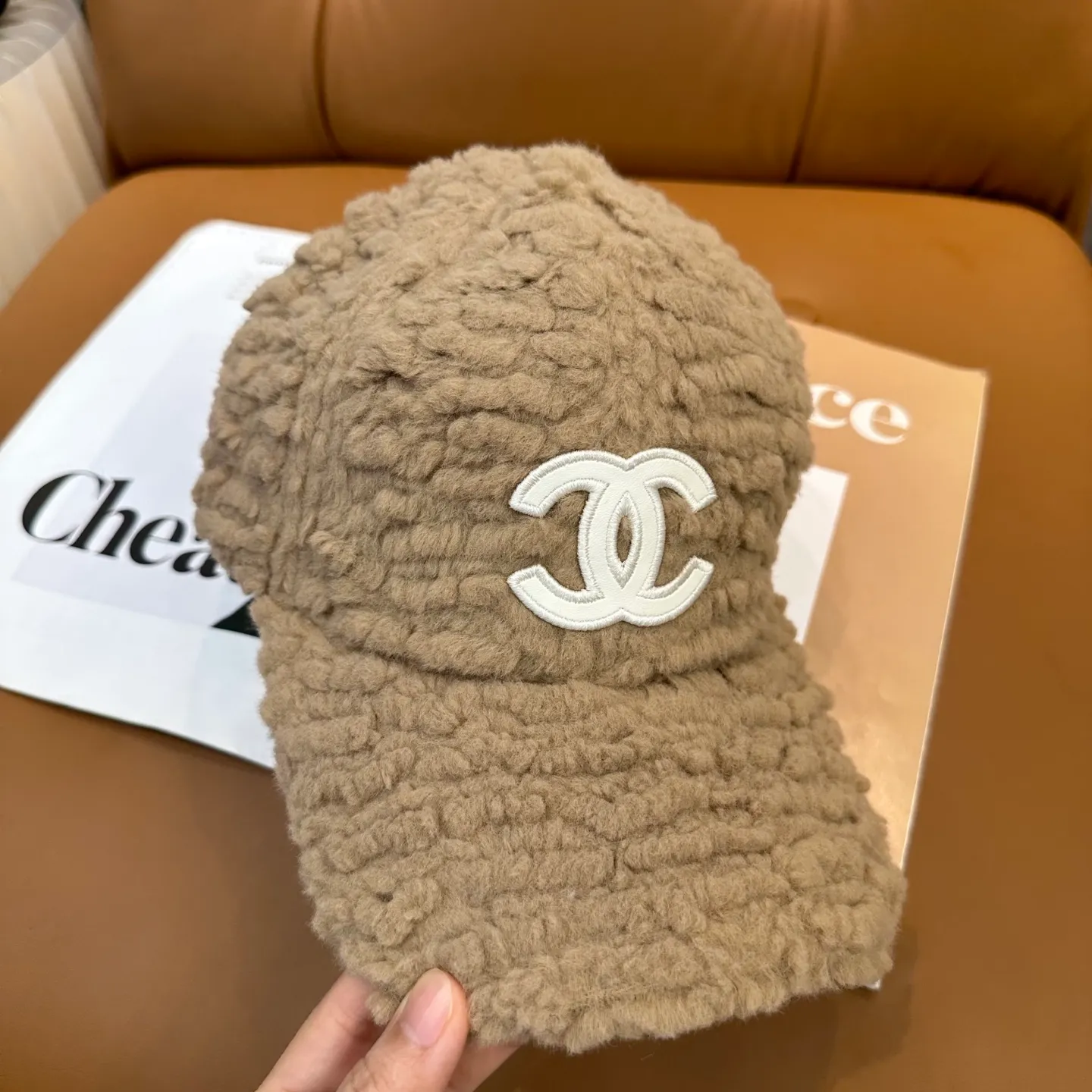 P60 Chanel Chanel new autumn and winter lamb wool baseball cap Chanel's simplest style, small face-shape hat