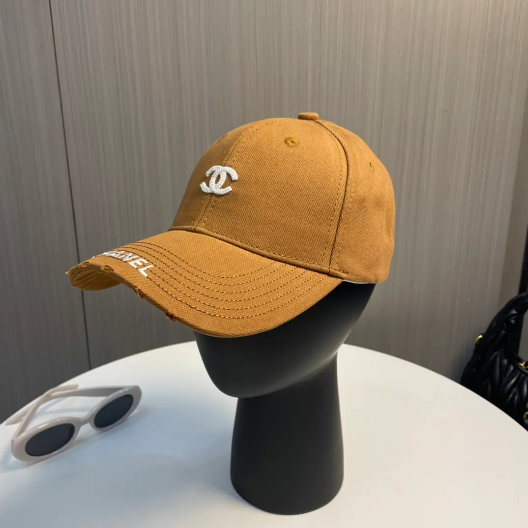P50 CHANEL [Chanel] New simple embroidered logo baseball cap, new model shipped, big brand style is super easy to match, hurry up and get it!