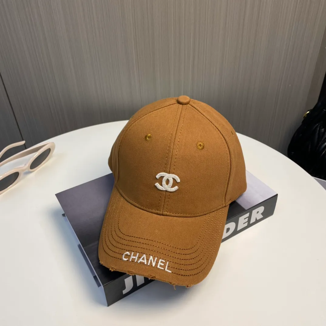 P50 CHANEL [Chanel] New simple embroidered logo baseball cap, new model shipped, big brand style is super easy to match, hurry up and get it!
