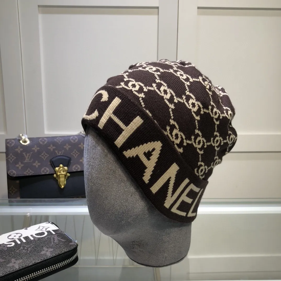 P42 comes with dust bag. CHANEL🎩cashmere wool quality knitted hat, fashionable, good quality, high-end, super soft! Super hot💖The texture is great and it’s great to match when out on the street! Fashion trends! A must-have item for autumn and winter, get it now!