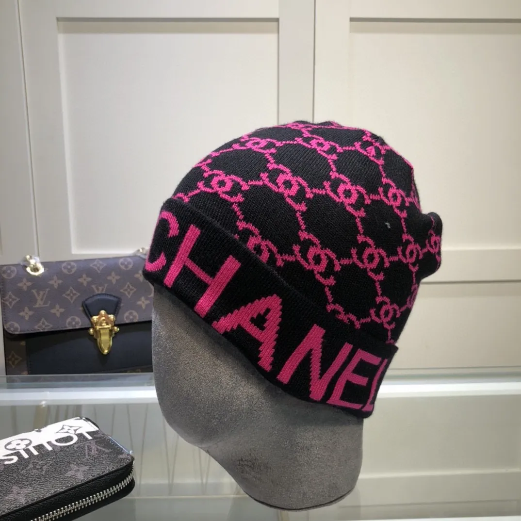 P42 comes with dust bag. CHANEL🎩cashmere wool quality knitted hat, fashionable, good quality, high-end, super soft! Super hot💖The texture is great and it’s great to match when out on the street! Fashion trends! A must-have item for autumn and winter, get it now!