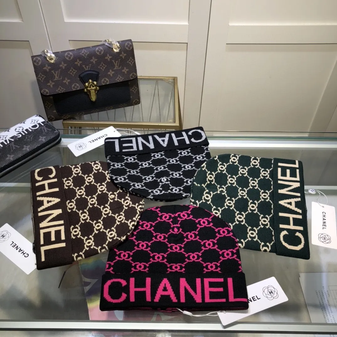 P42 comes with dust bag. CHANEL🎩cashmere wool quality knitted hat, fashionable, good quality, high-end, super soft! Super hot💖The texture is great and it’s great to match when out on the street! Fashion trends! A must-have item for autumn and winter, get it now!