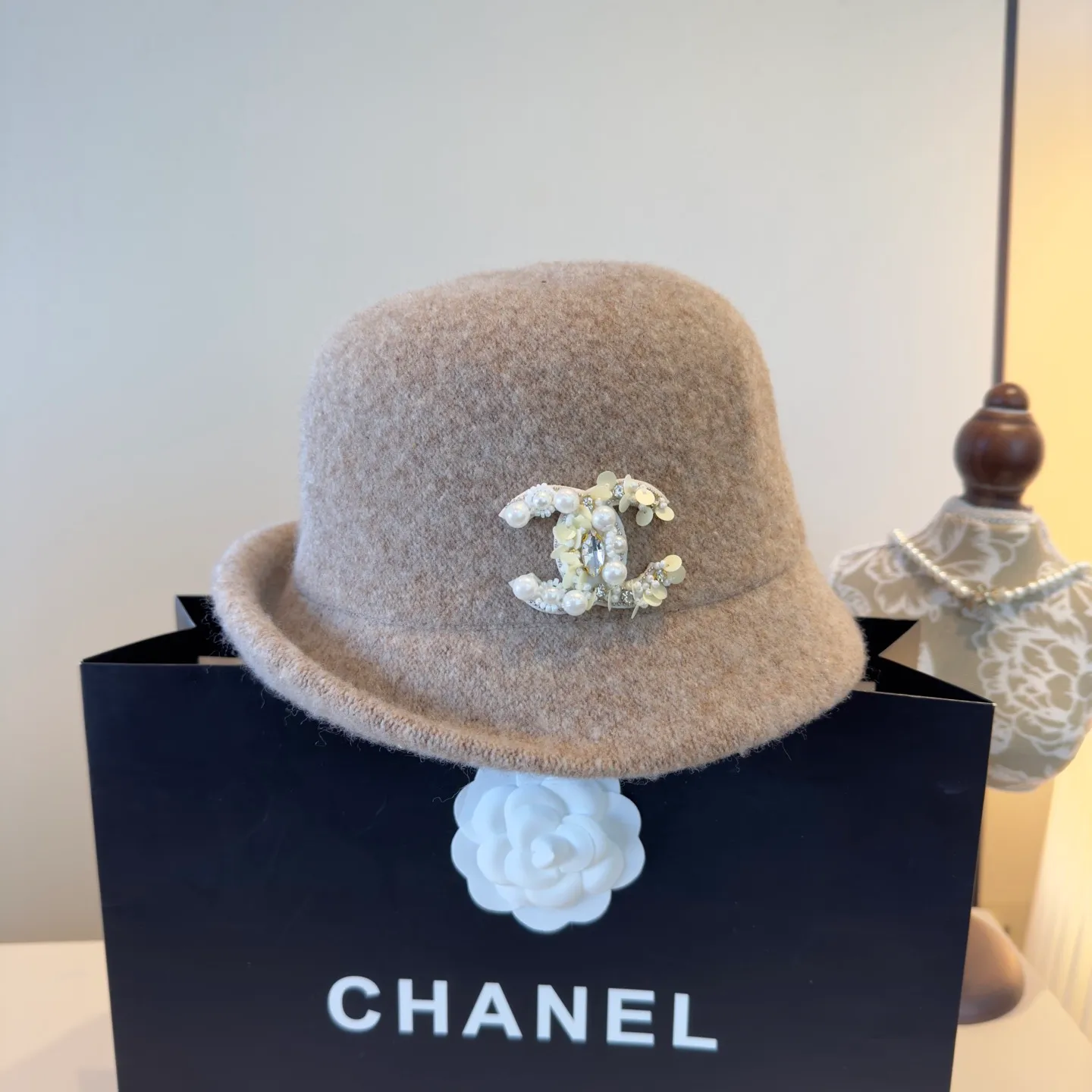 💰120¥ Chanel's new wool curled basin hat, irregular cut design, head circumference 57cm