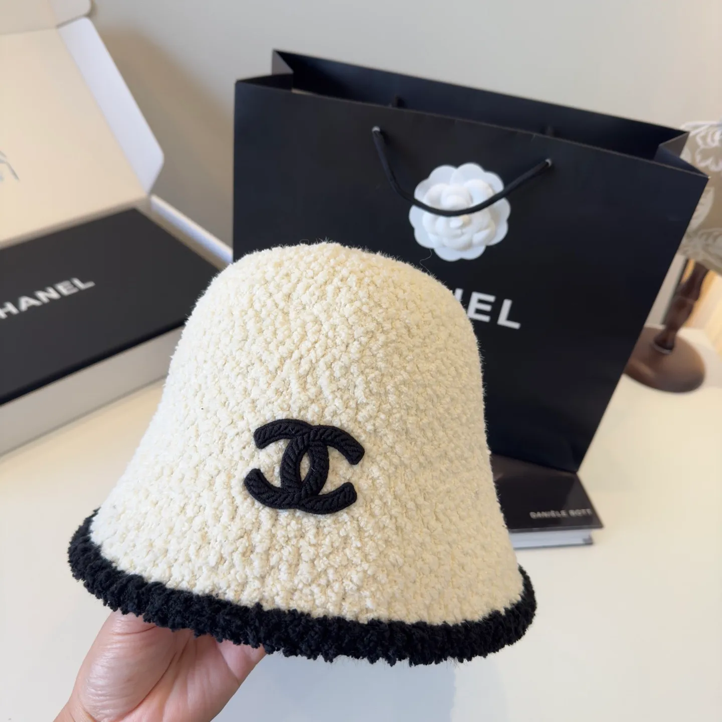 💰60¥ Chanel new wool bucket hat, foldable