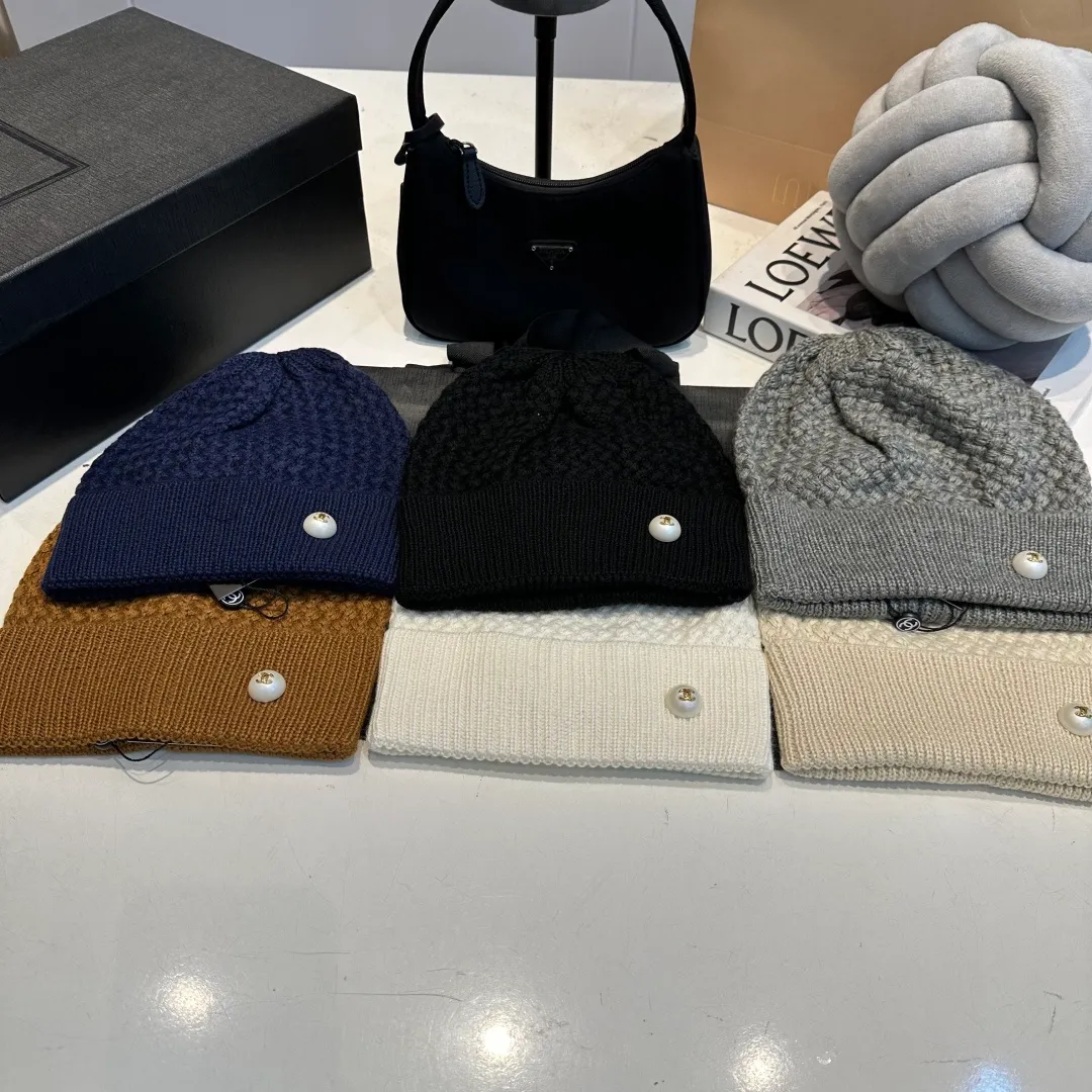 P70 Chanel Chanel knitted beanie