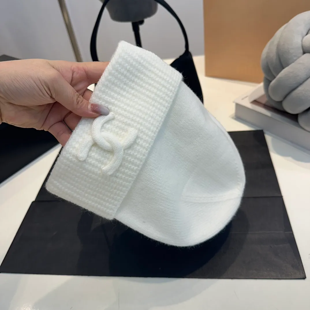 P60 Chanel official website quality Chanel autumn and winter woolen hat recommended by Internet celebrity fashion bloggers, Xiaohongshu hot style, super soft and comfortable knitted woolen hat with excellent elasticity!