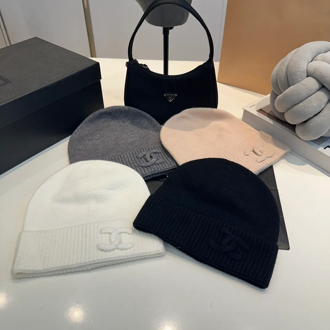 P60 Chanel official website quality Chanel autumn and winter woolen hat recommended by Internet celebrity fashion bloggers, Xiaohongshu hot style, super soft and comfortable knitted woolen hat with excellent elasticity!