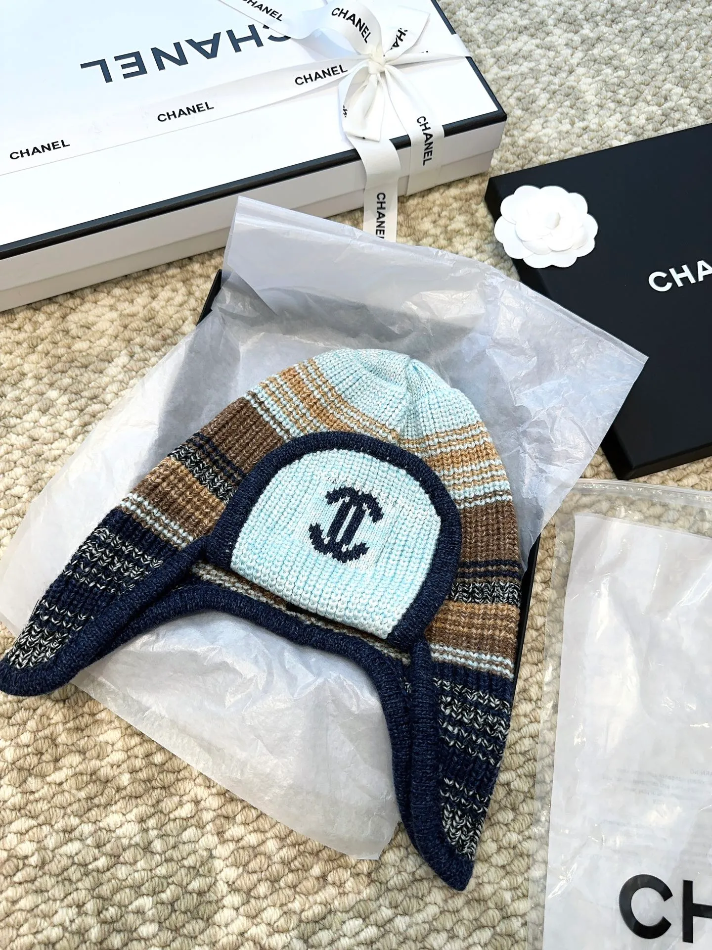 Chane*🆕Chanel 25N new ski series wool hat, the popular Lei Feng hat on the entire Internet, whoever wears it better 4️⃣ individual colors, black and white, versatile and cool, blue and pink, cute, can be worn by men and women as a couple, wool and cashmere material, warm and good-looking, a must-have👍👍👍