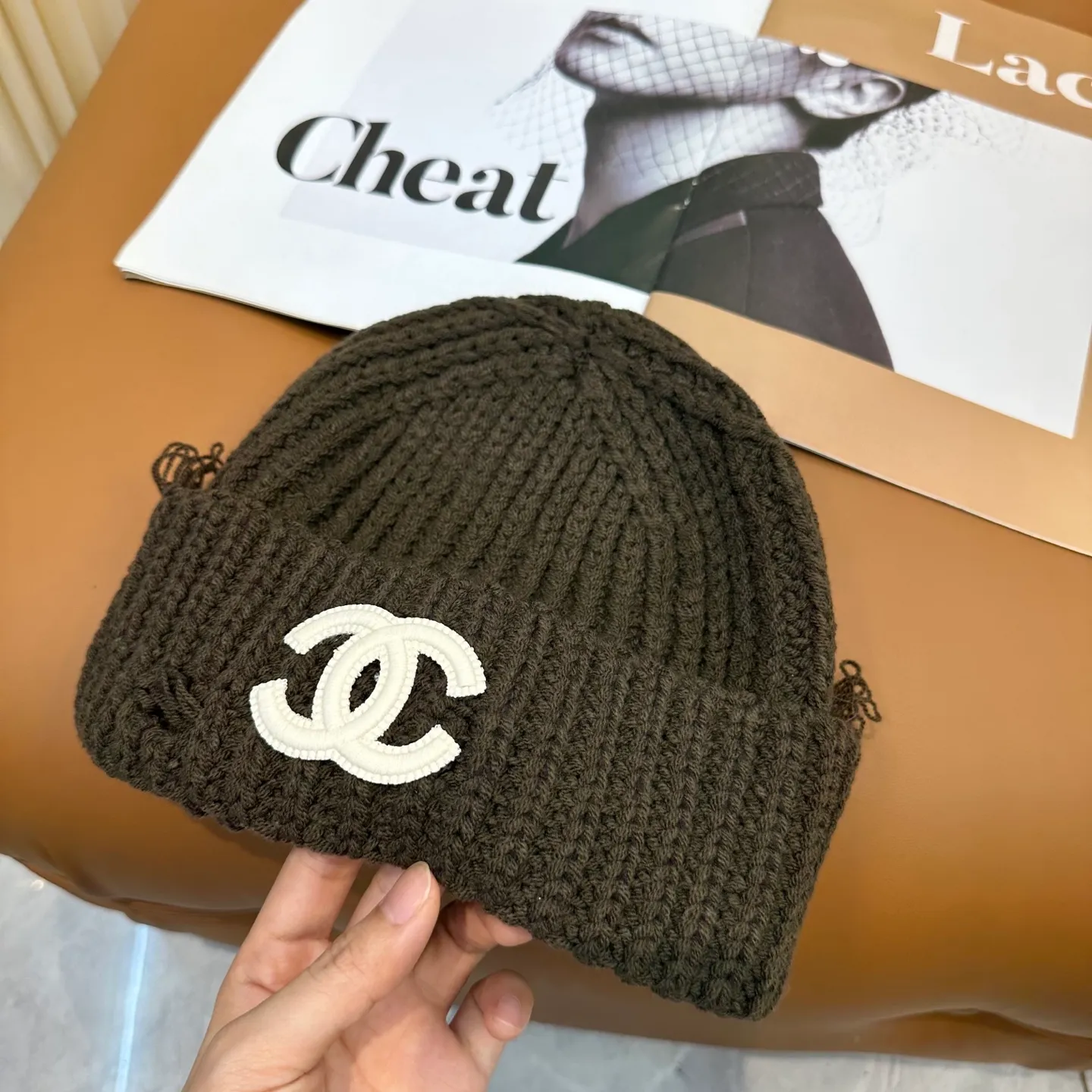 P50 comes with dust bag 🌺 [CHANEL] New knitted hat, Xiaohongshu, recommended by major Internet celebrities! Thicker and warmer, fashionable and popular🌸First-class texture, the best brand for keeping warm in autumn and winter, order now, limited quantity available