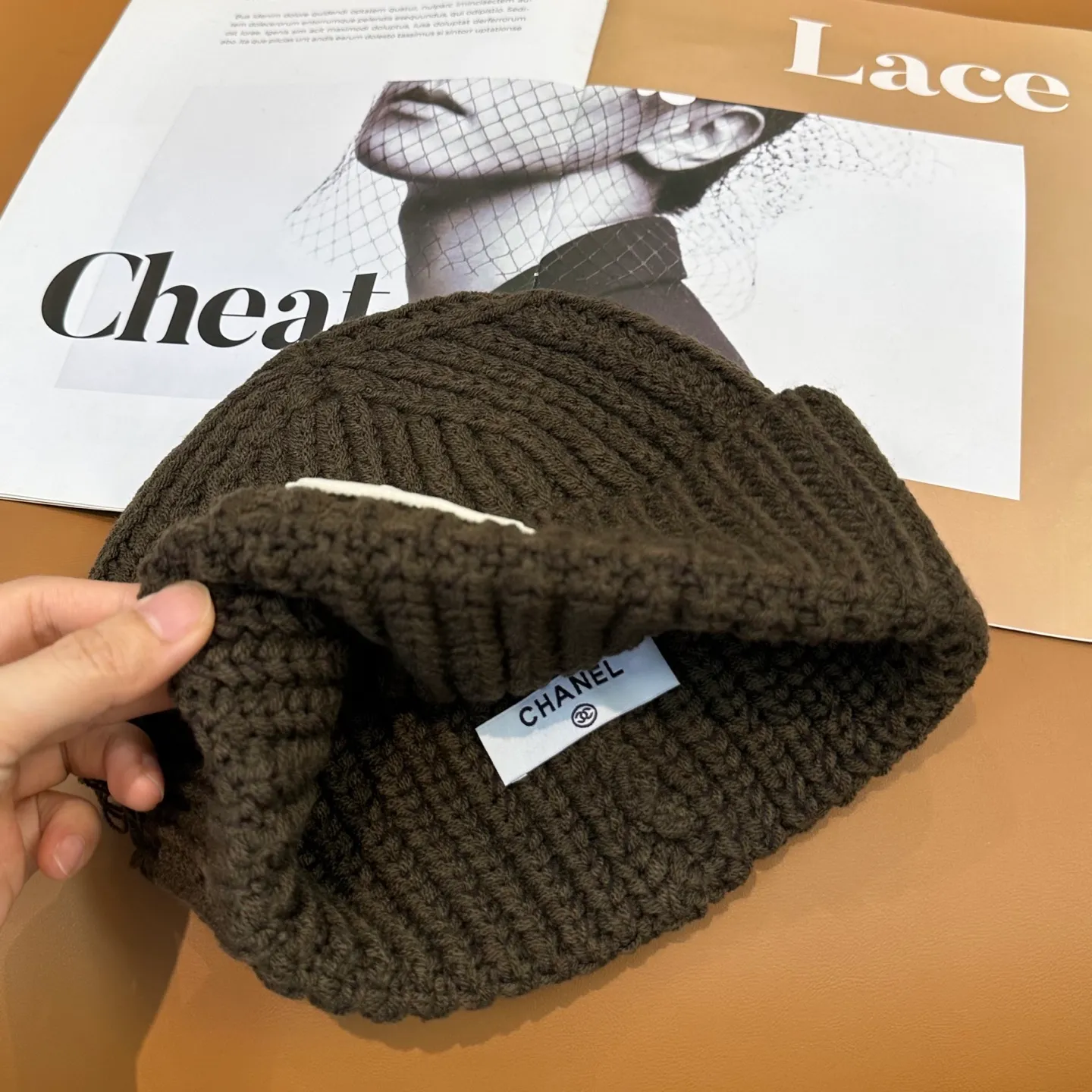 P50 comes with dust bag 🌺 [CHANEL] New knitted hat, Xiaohongshu, recommended by major Internet celebrities! Thicker and warmer, fashionable and popular🌸First-class texture, the best brand for keeping warm in autumn and winter, order now, limited quantity available