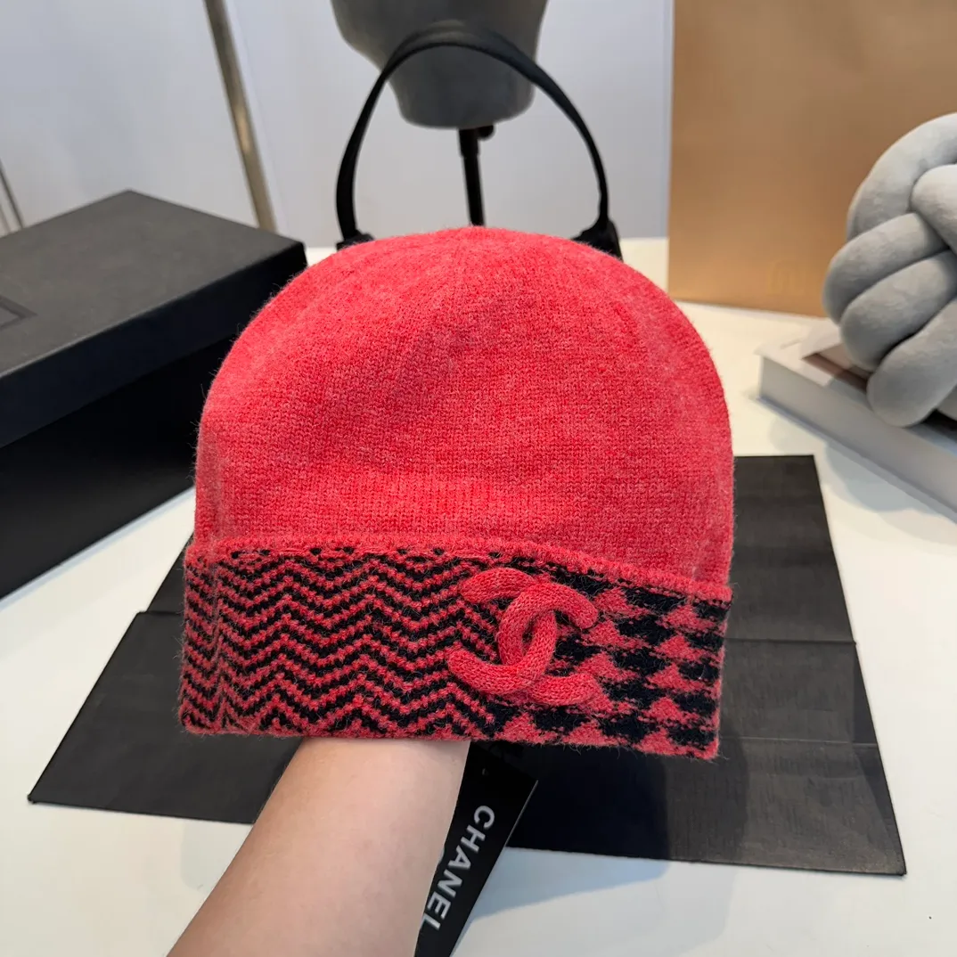 P66 Chanel official website quality Chanel 24K autumn and winter wool hat recommended by Internet celebrity fashion bloggers, a popular style in Xiaohongshu, a knitted hat with a super soft and comfortable feel and excellent elasticity!