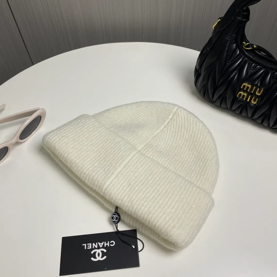 P66 comes with dust bag 🌺 [CHANEL] New wool knitted hat, Xiaohongshu, recommended by major Internet celebrities! Thicker and warmer, fashionable and popular🌸First-class texture, the best brand for keeping warm in autumn and winter, order now, limited quantity available