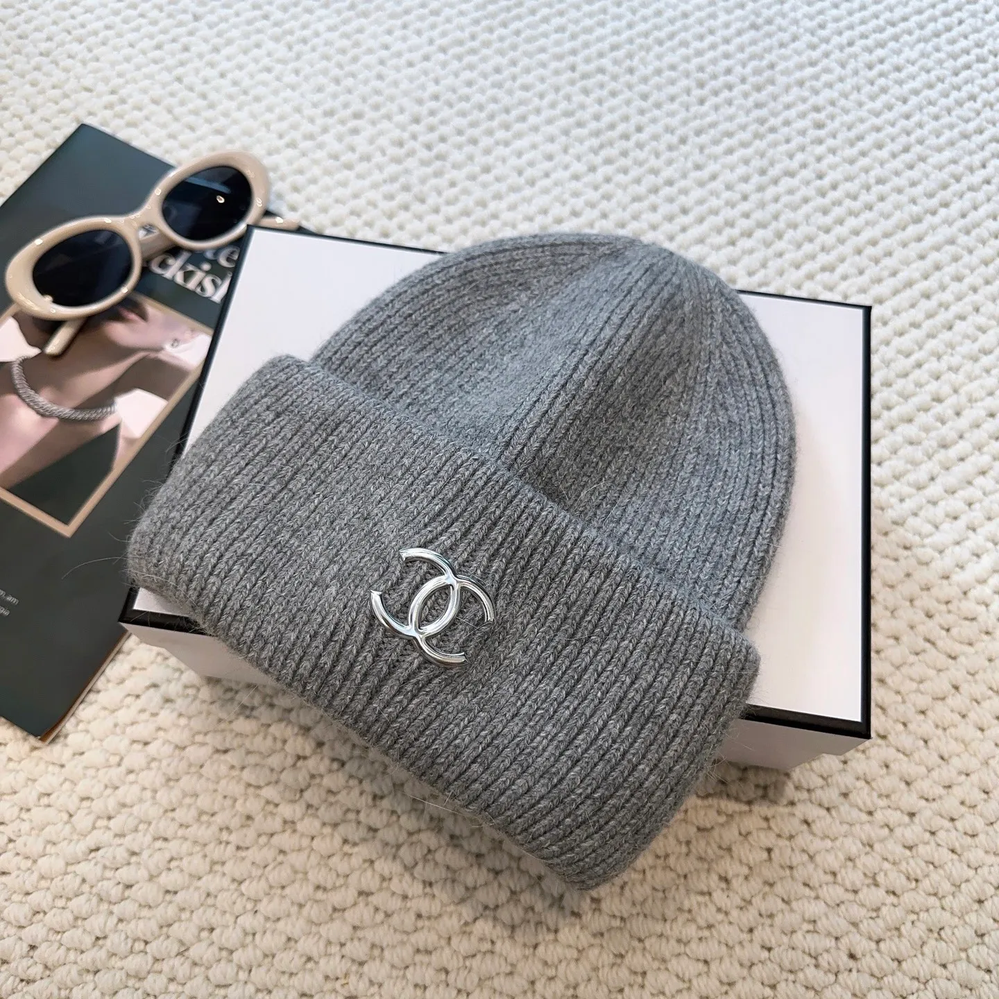 P60 comes with dust bag 🌺 [CHANEL] New rabbit fur knitted hat, Xiaohongshu, the main recommendation of major Internet celebrities! Thicker and warmer, fashionable and popular🌸First-class texture, the best brand for keeping warm in autumn and winter, order now, limited quantity available