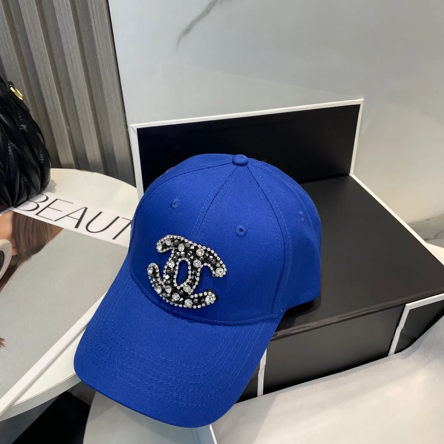 P50 CHANEL new high-end diamond hard-top baseball cap, Xiaoxiang logo is classic and simple, fashionable and casual design, popular new product