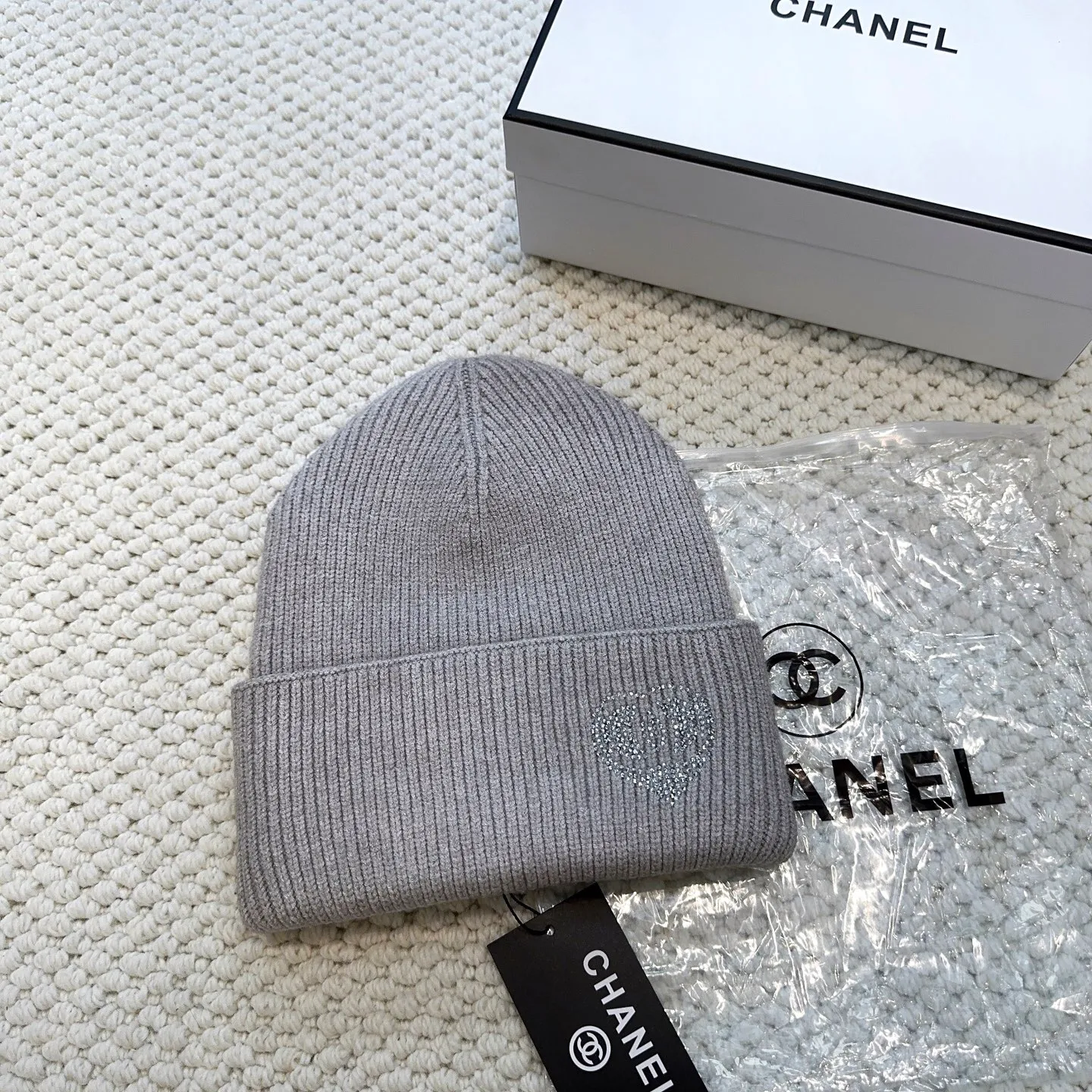 P80 CHANEL Chanel】🔥Simple rhinestone style knitted beanie, super popular💖The texture is first-class, it is very easy to match when going out!