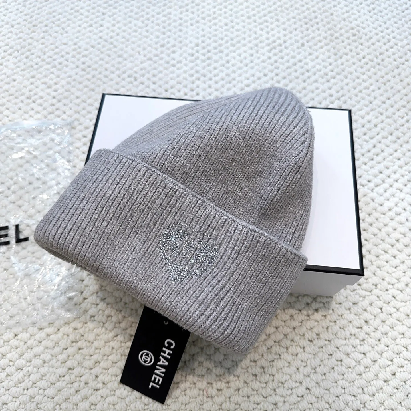 P80 CHANEL Chanel】🔥Simple rhinestone style knitted beanie, super popular💖The texture is first-class, it is very easy to match when going out!