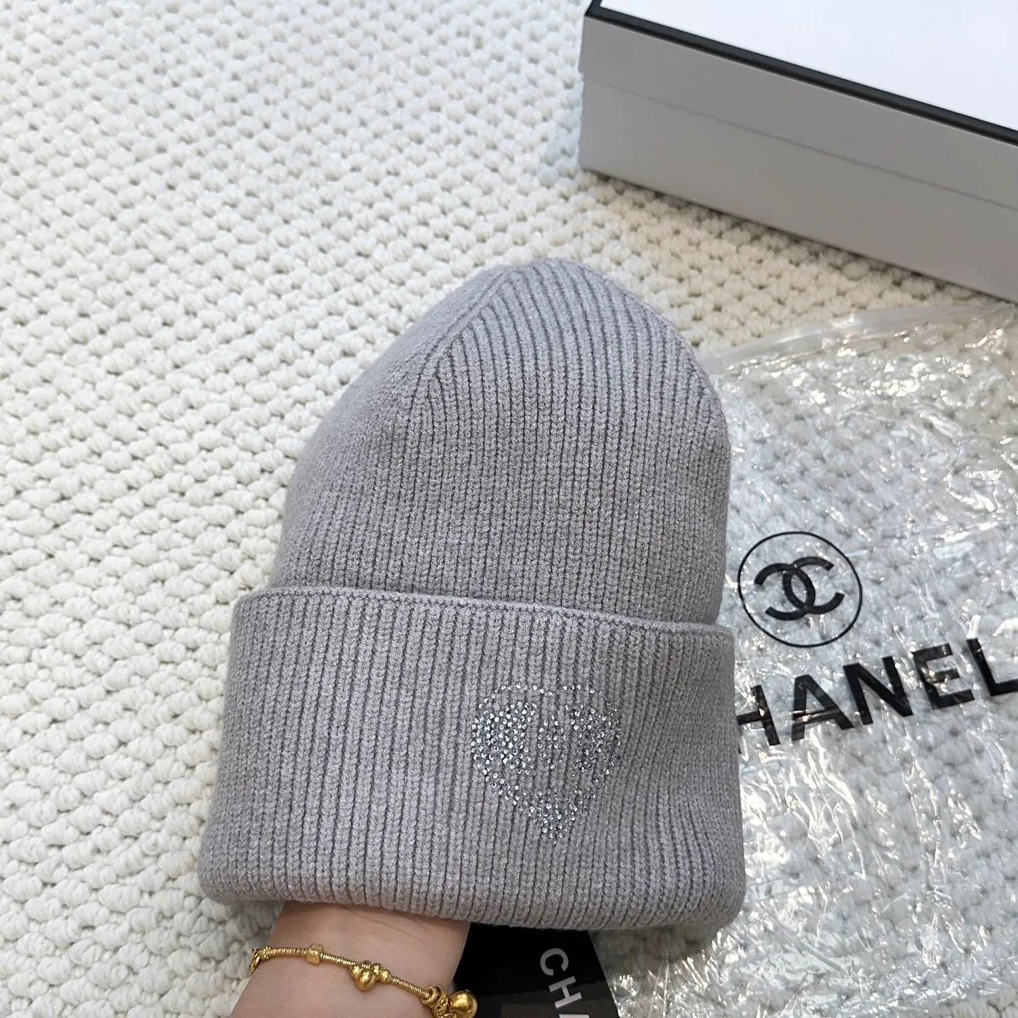 P80 CHANEL Chanel】🔥Simple rhinestone style knitted beanie, super popular💖The texture is first-class, it is very easy to match when going out!