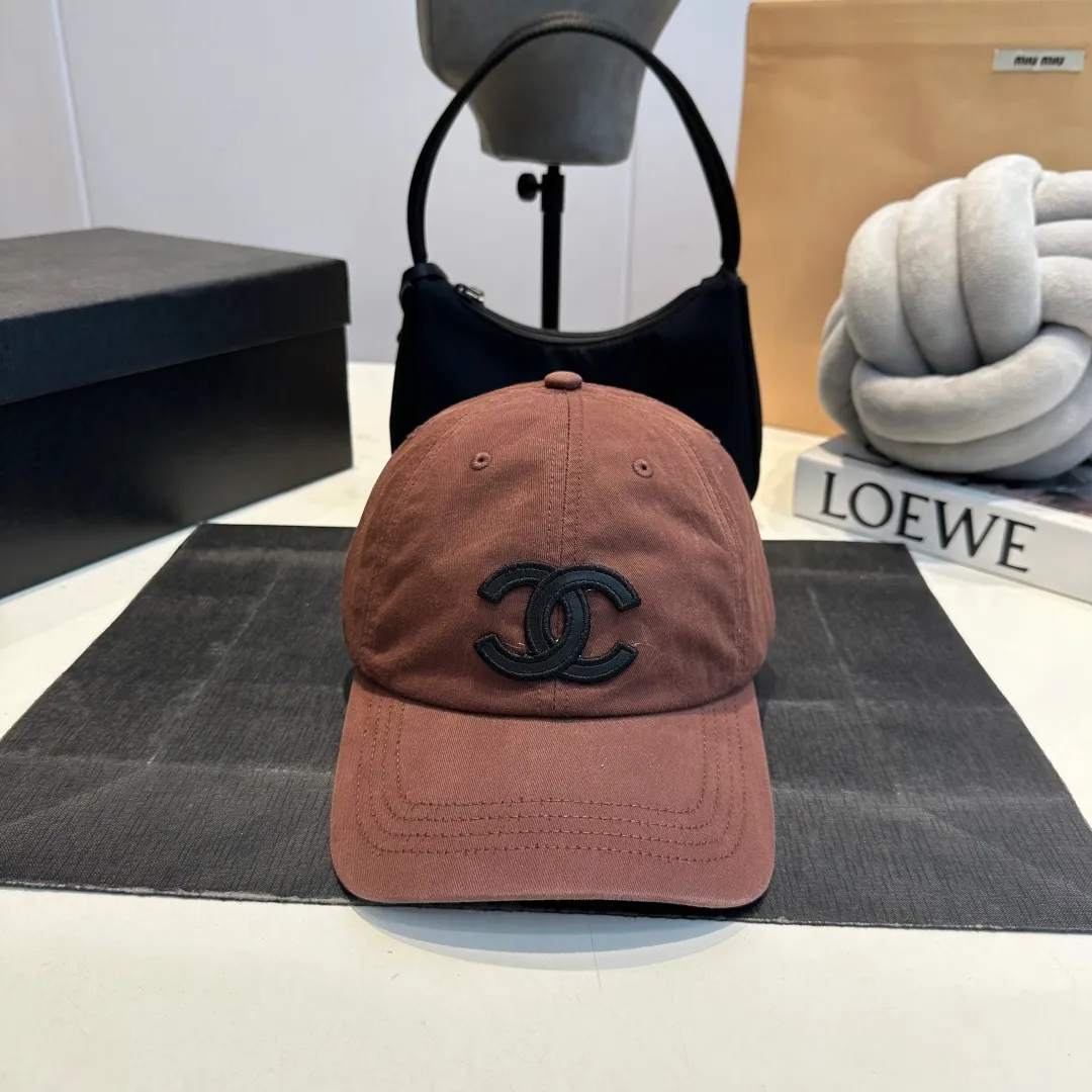 P60 Chanel Chanel 25 spring and summer new hole baseball cap, personalized broken corner brim design is full of sense