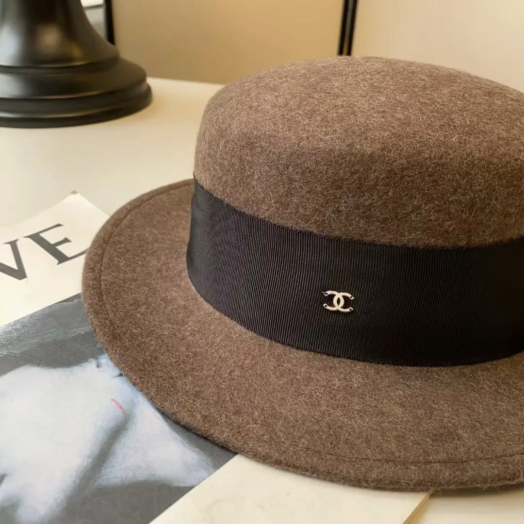 💰200¥ White Chanel Chanel new classic lady style flat top hat, head circumference 57cm