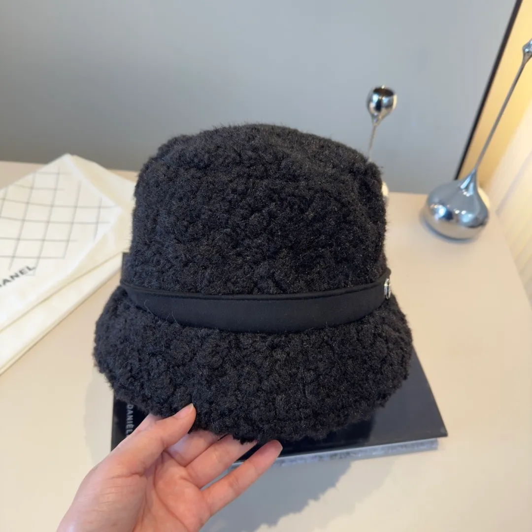 💰100¥ Chanel new buckskin bucket hat, plus velvet ear protection hat, head circumference 57cm