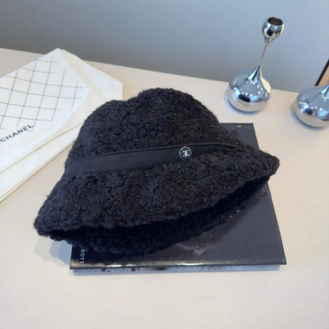 💰100¥ Chanel new buckskin bucket hat, plus velvet ear protection hat, head circumference 57cm