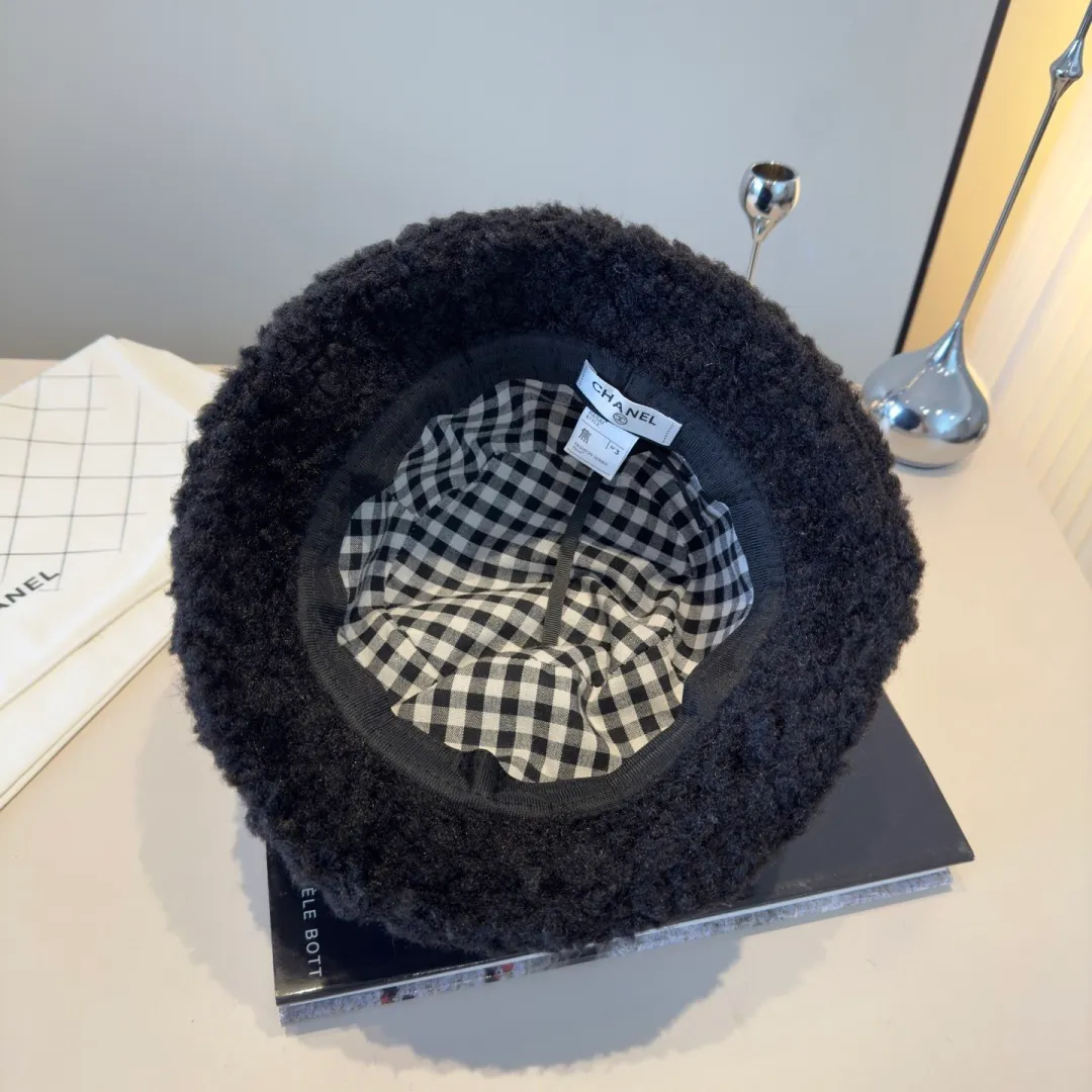 💰100¥ Chanel new buckskin bucket hat, plus velvet ear protection hat, head circumference 57cm