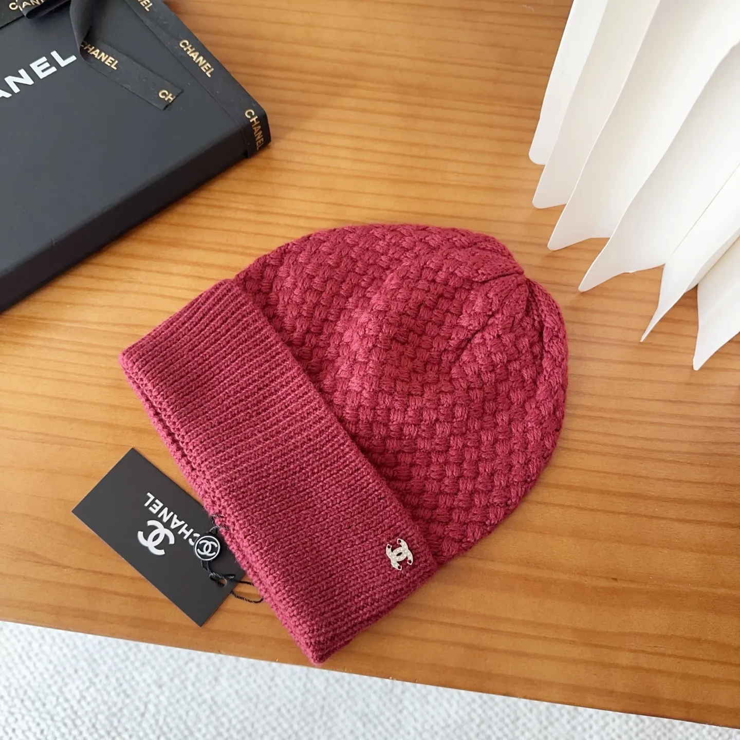 💰64 Chanel official website releases CHANEL small and popular knitted hat! Xiaohongshu’s new product is released, it’s so 🉑️, high-elastic fabric, classic colors, same style for men and women.