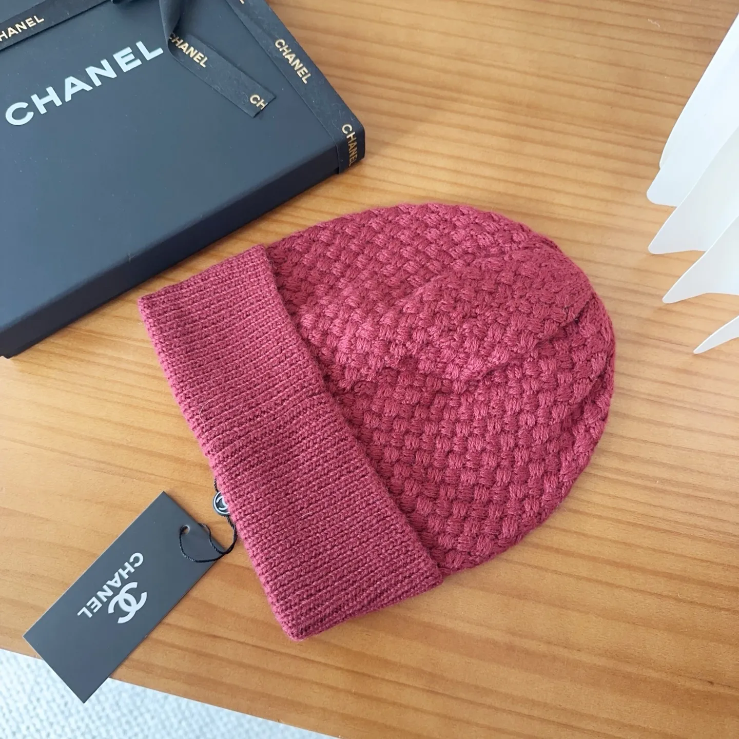 💰64 Chanel official website releases CHANEL small and popular knitted hat! Xiaohongshu’s new product is released, it’s so 🉑️, high-elastic fabric, classic colors, same style for men and women.