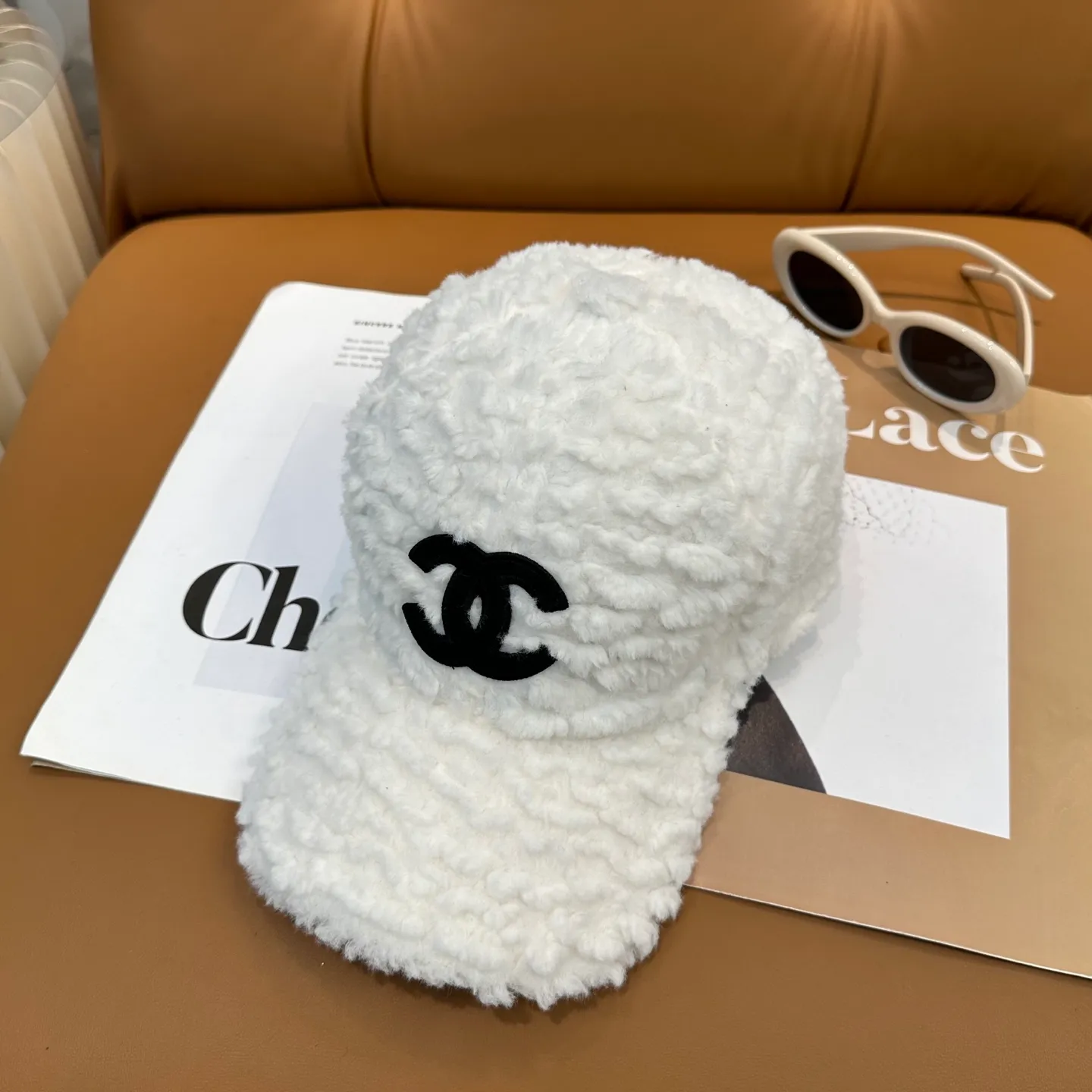 P60 Chanel Chanel new autumn and winter lamb wool baseball cap Chanel's simplest style, small face-shape hat