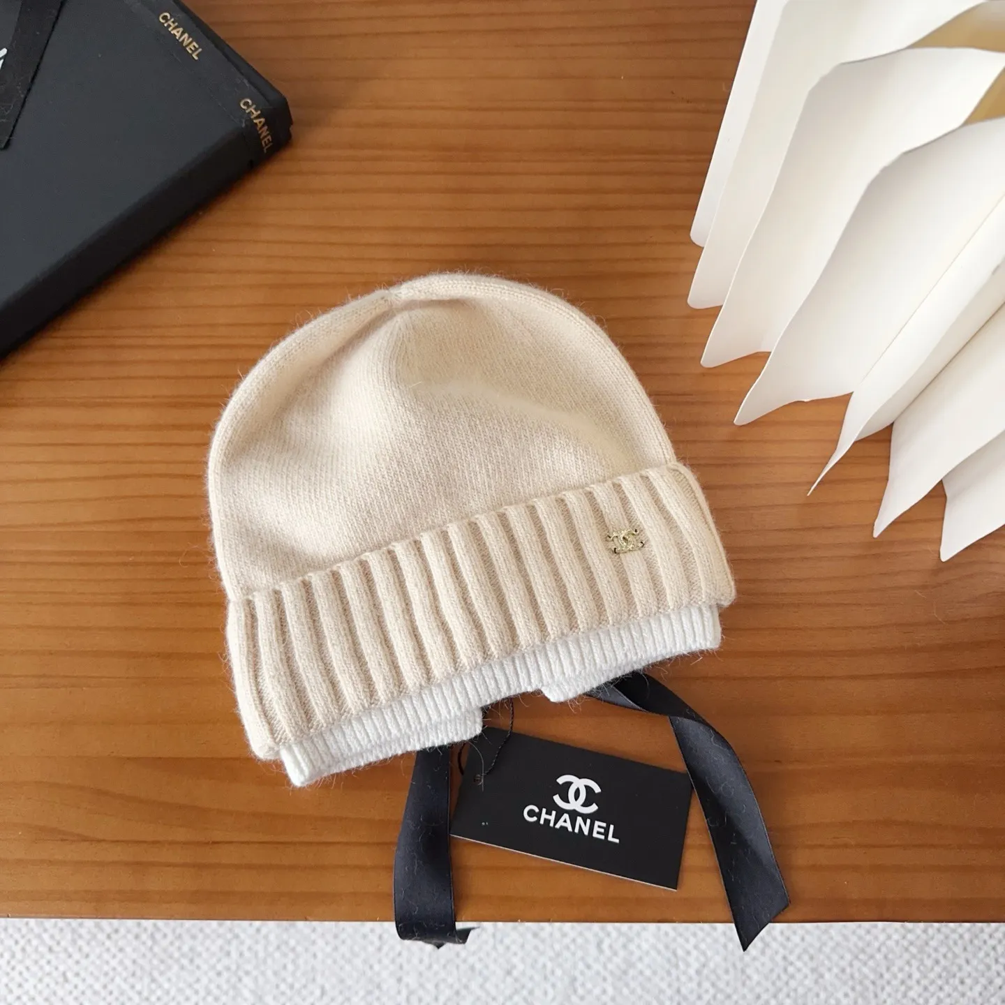 💰80 Chanel official website releases CHANEL small and popular knitted hat! Xiaohongshu’s new product is released, it’s so 🉑️, high-elastic fabric, classic colors, same style for men and women.