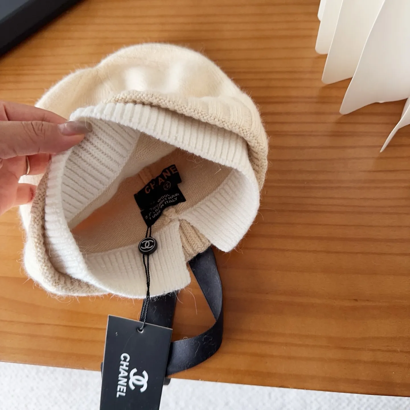💰80 Chanel official website releases CHANEL small and popular knitted hat! Xiaohongshu’s new product is released, it’s so 🉑️, high-elastic fabric, classic colors, same style for men and women.